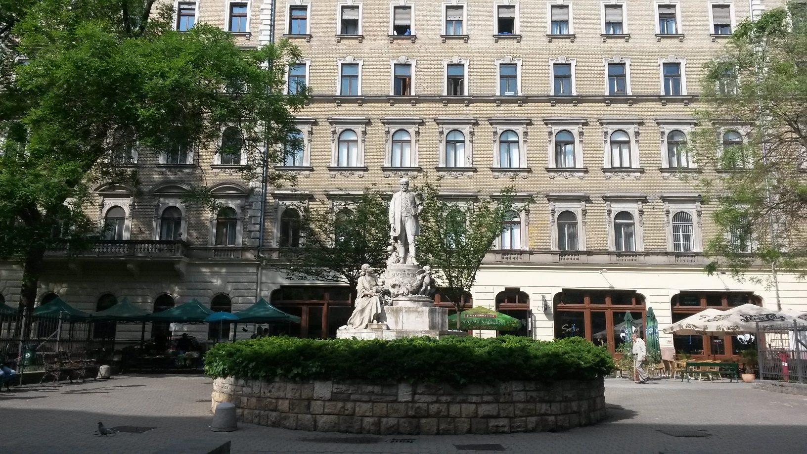 Ignaz Semmelweis' monument, Budapest (by Ludovica Perri) - (1).jpg